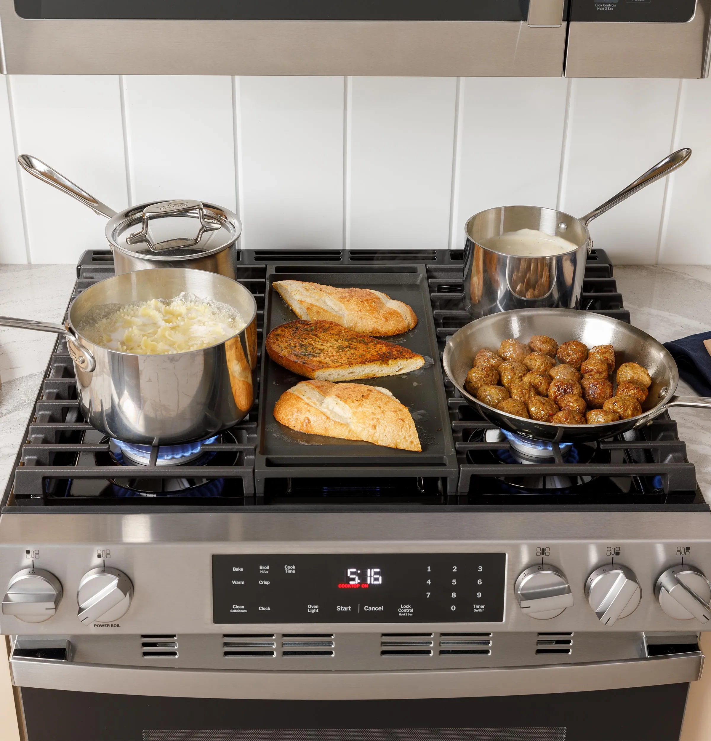 GGF500PVWW GE® 30" Free-Standing Gas Range with Crisp Mode