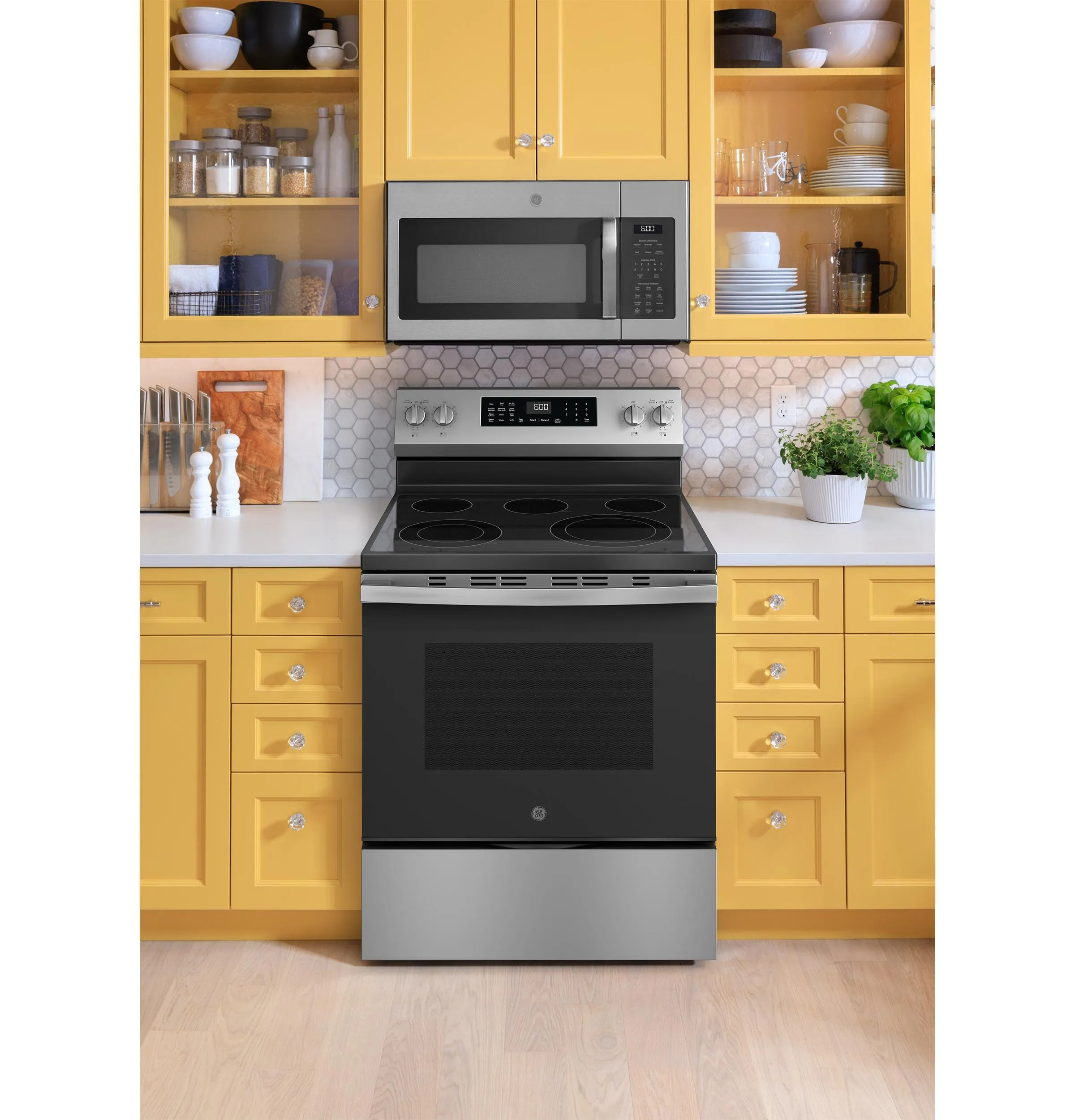 GRF600AVSS GE® 30" Free-Standing Electric Convection Range with No Preheat Air Fry and EasyWash™ Oven Tray