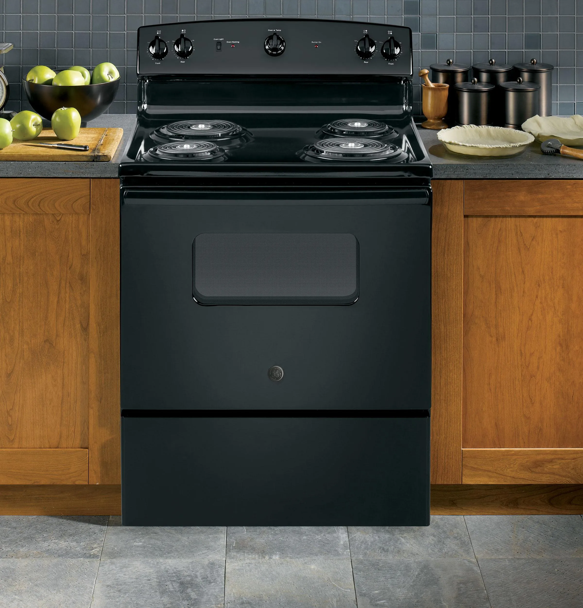 JBS160DMBB GE® ENERGY STAR® 30" Free-Standing Electric Range