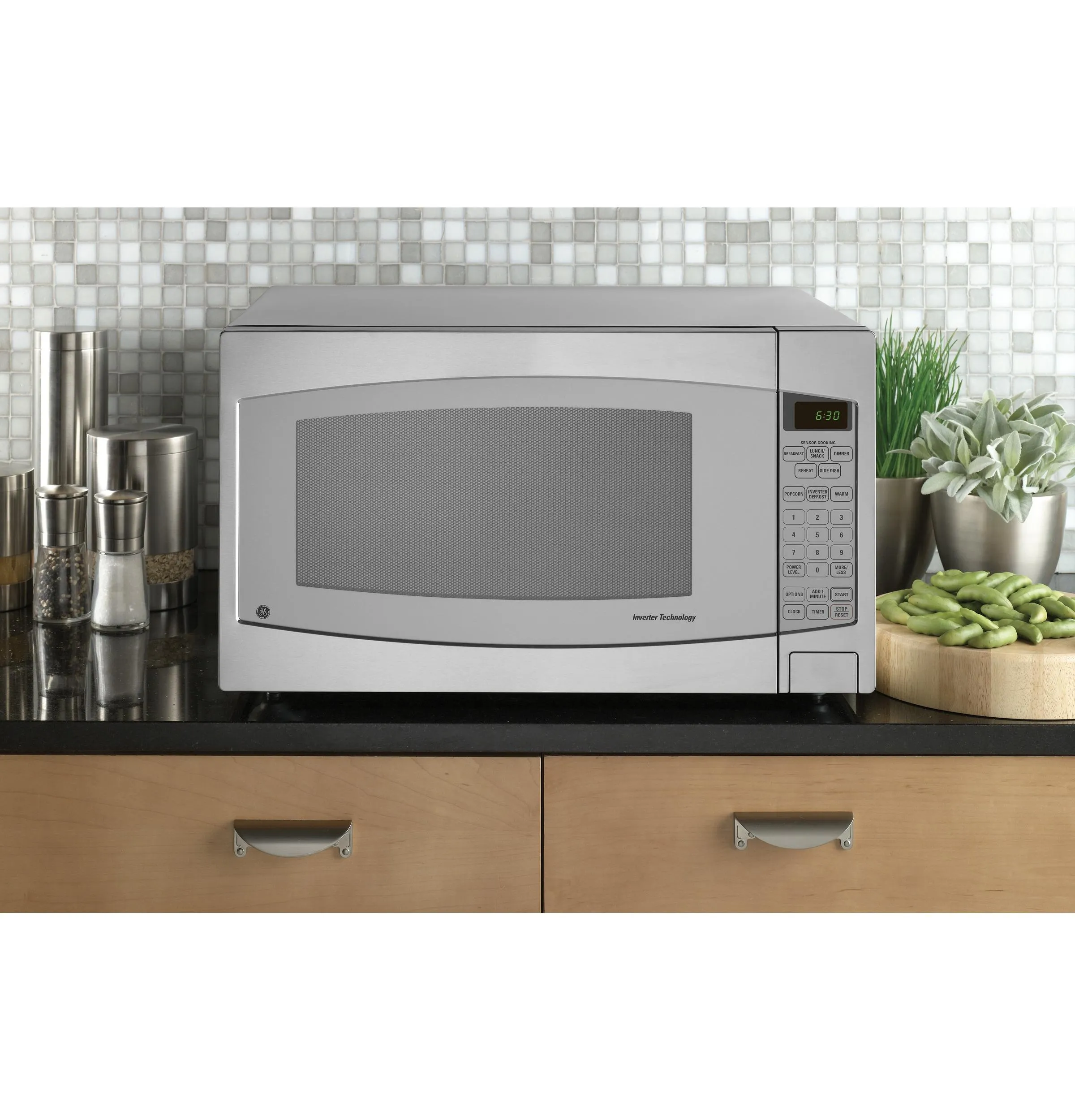 JES2251SJ GE® 2.2 Cu. Ft. Capacity Countertop Microwave Oven