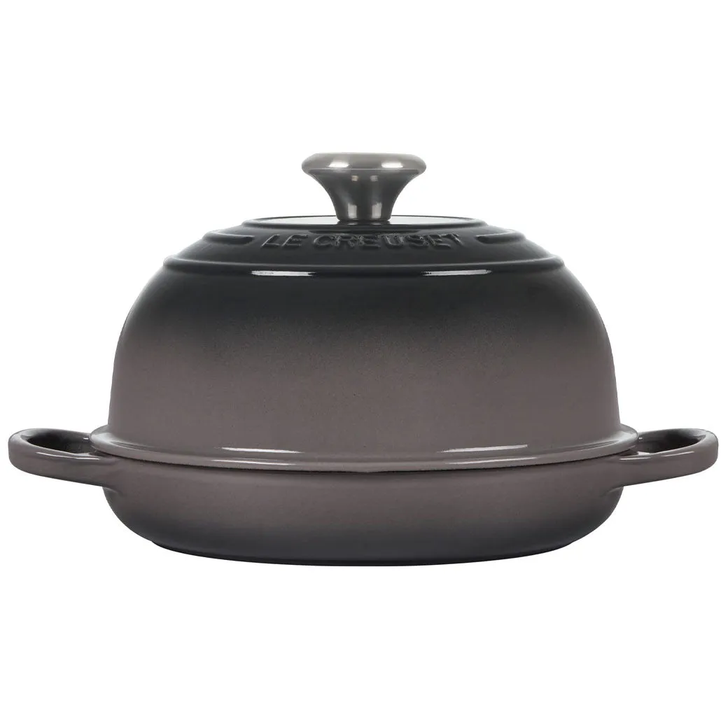 Le Creuset 9.5″ (1.75 qt.) Signature Bread Oven