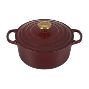 Le Creuset Round Dutch Oven 4 1/2 qt.