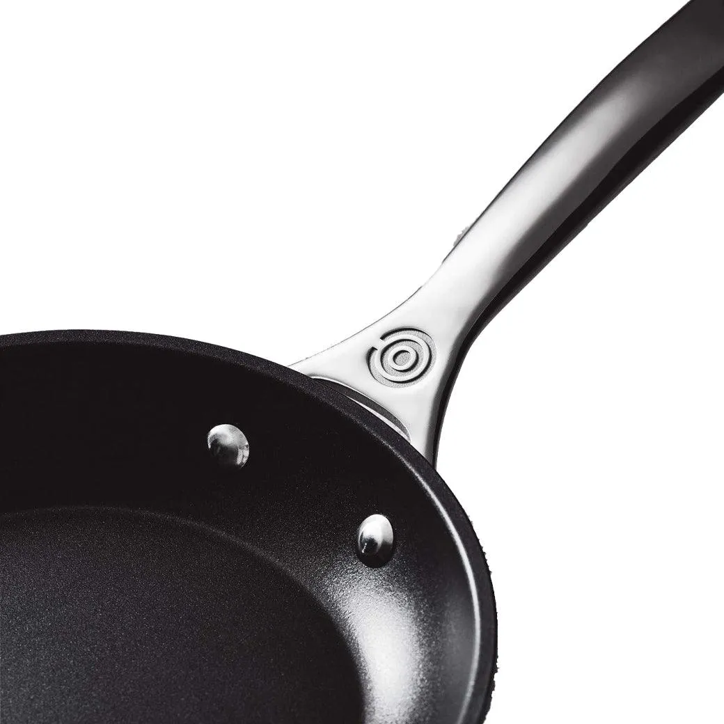 Le Creuset Toughened Nonstick PRO 2 Piece Set (8″ & 10″ Fry Pan)